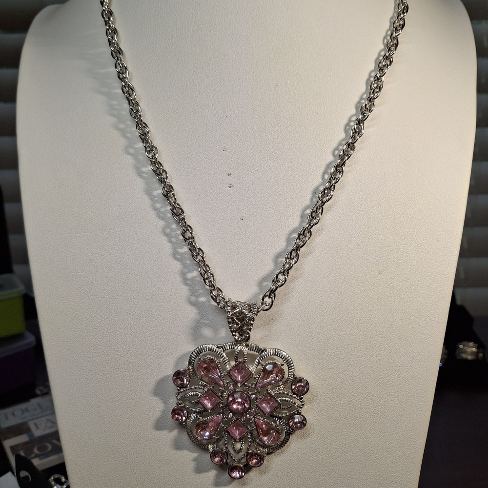 Necklace and earring set